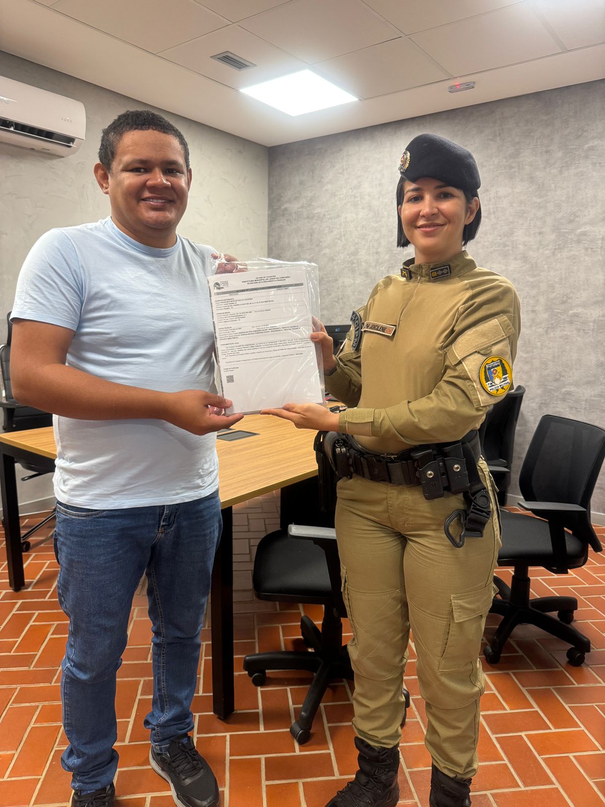 Prefeito Municipal entrega Alvará de Construção da nova sede da 4ª CIPM à Polícia Militar